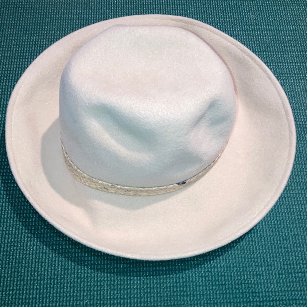 🥂👒 KOKIN New York Hat Cream Color - Good Condition - Fancy Lady 🏢👒